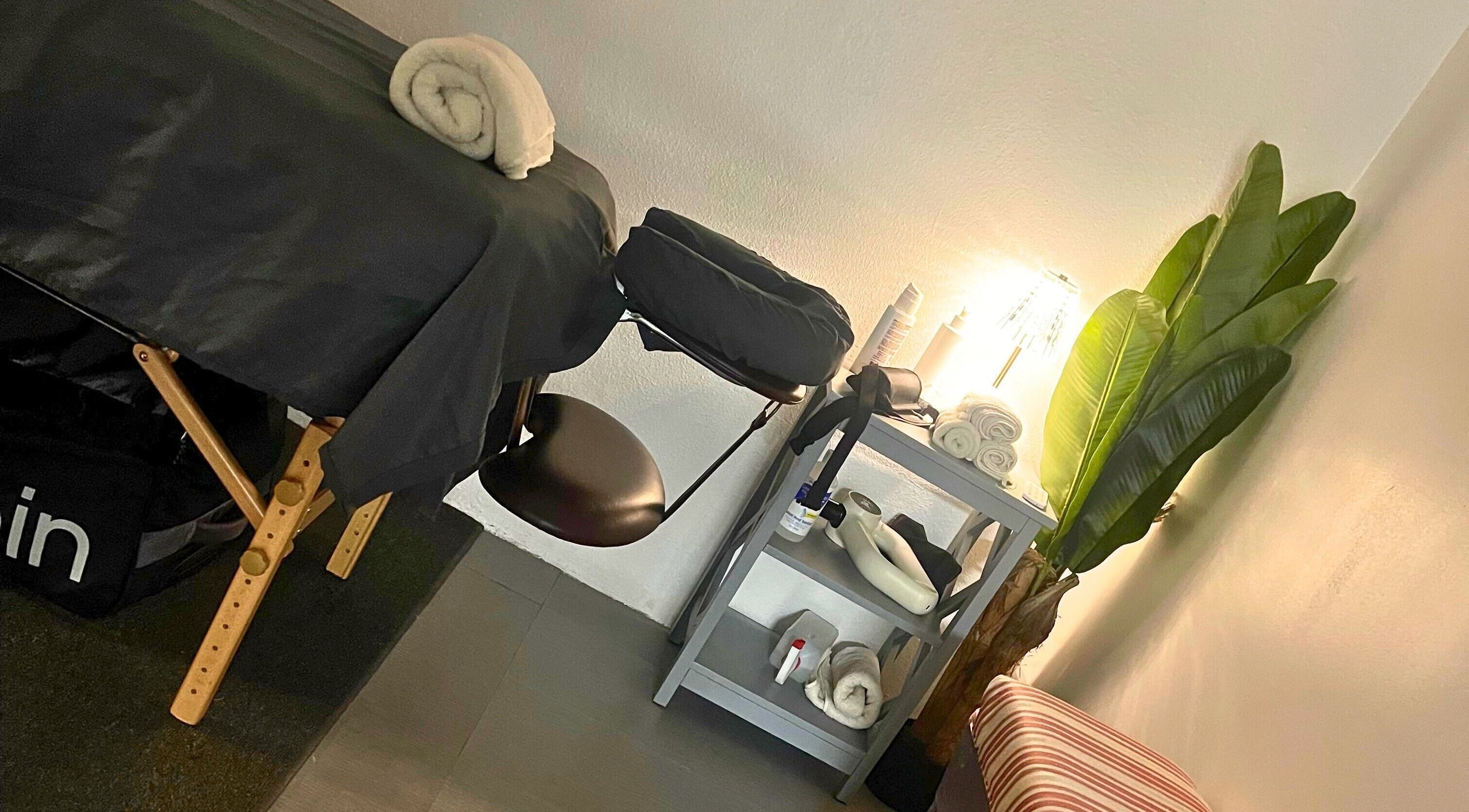 Massage room at Kaizen Massage Studio, Stella, Rincón, PR. Features massage table and relaxing ambiance.