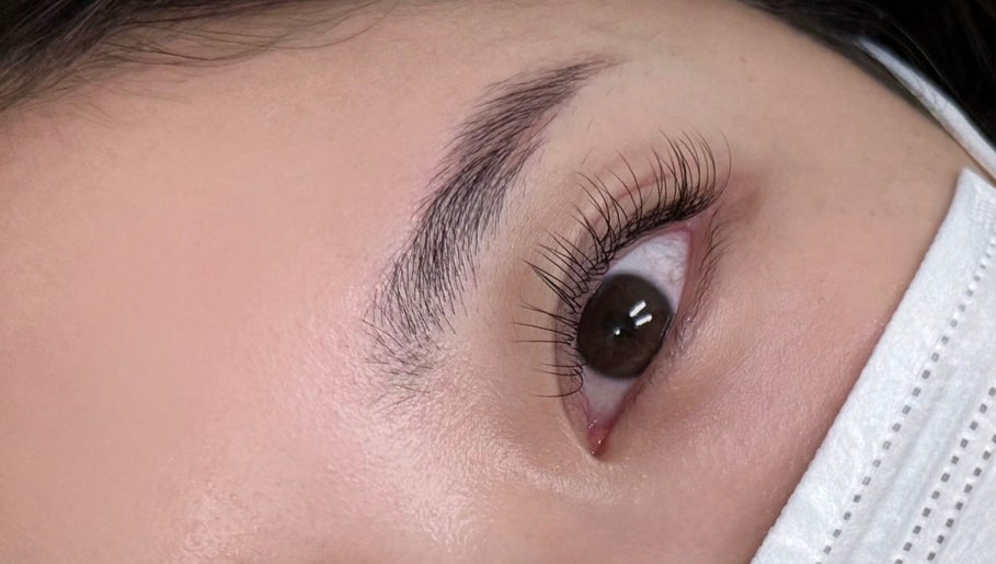 Ruby Lash Bar image 1