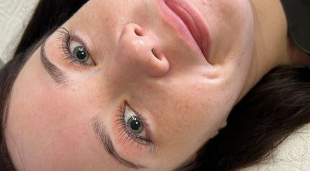 Ruby Lash Bar image 3