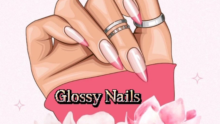 Stijlvolle roze nagels met ringen bij Glossy Nails, Ninove, Vlaanderen, BE.