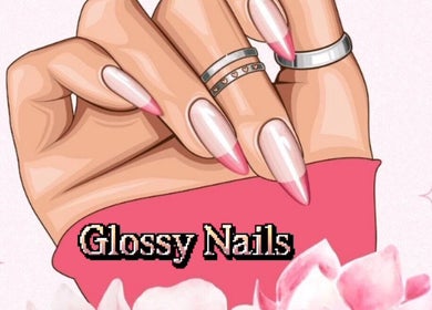 Stijlvolle roze nagels met ringen bij Glossy Nails, Ninove, Vlaanderen, BE.