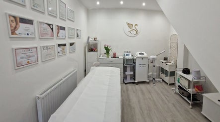 Beautiful Swan Studio image 2
