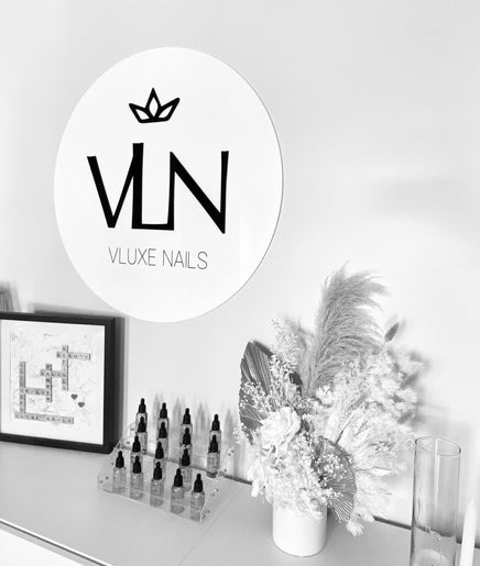 VLuxe Nails image 2