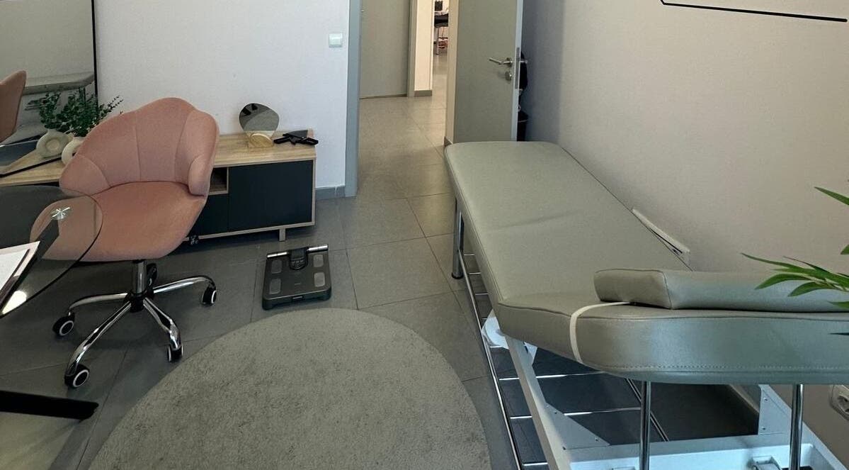 Sala de tratamiento moderna en Centro Medico Planells Studio, Eivissa, Illes Balears, ES.