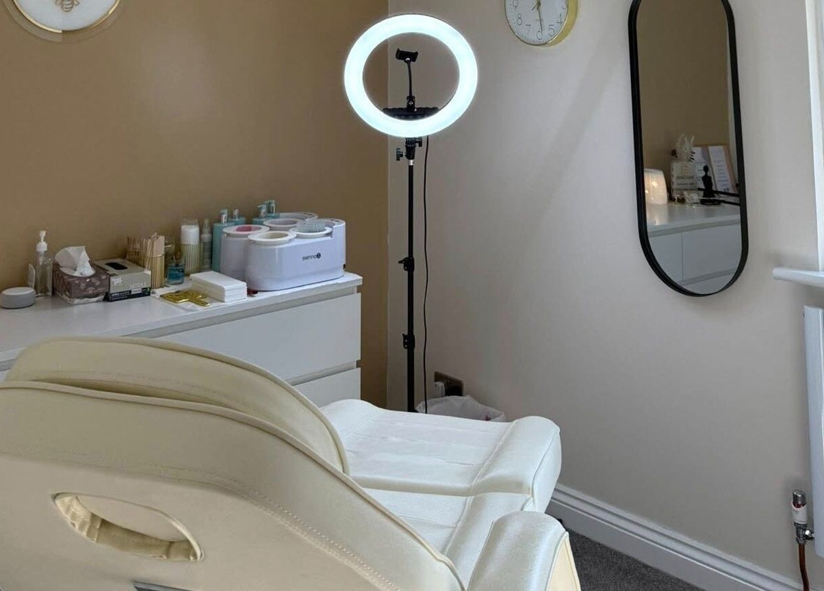 Cozy treatment room at Bee Smooth Beauty in Tonbridge, England, GB featuring a professional setup.