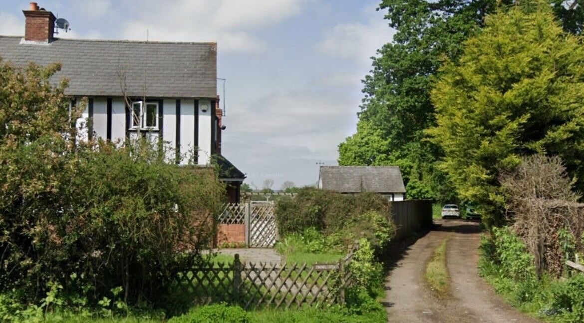 Charming countryside home near Bee Smooth Beauty, Tonbridge, England, GB amidst lush greenery.