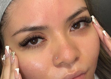 Extensiones de pestañas impecables en Darg Lashes, Rahway, New Jersey, US. Belleza y elegancia natural.