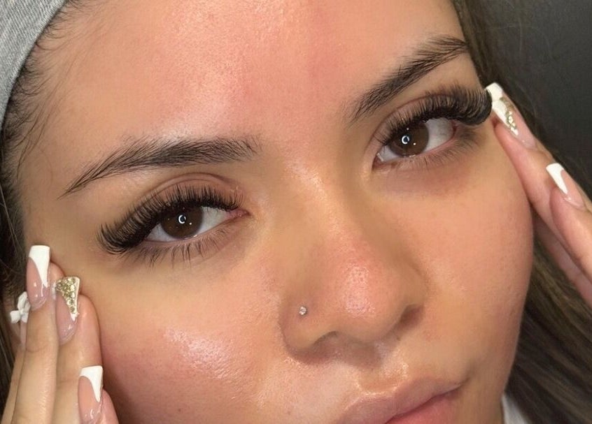 Extensiones de pestañas impecables en Darg Lashes, Rahway, New Jersey, US. Belleza y elegancia natural.