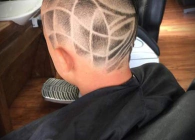 Geometric haircut design at Xtreme Barber Brothers, Ypsonas, Lemesos, CY, showcasing intricate style.