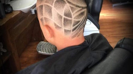 Geometric haircut design at Xtreme Barber Brothers, Ypsonas, Lemesos, CY, showcasing intricate style.