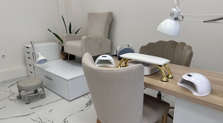 VG nail artist
