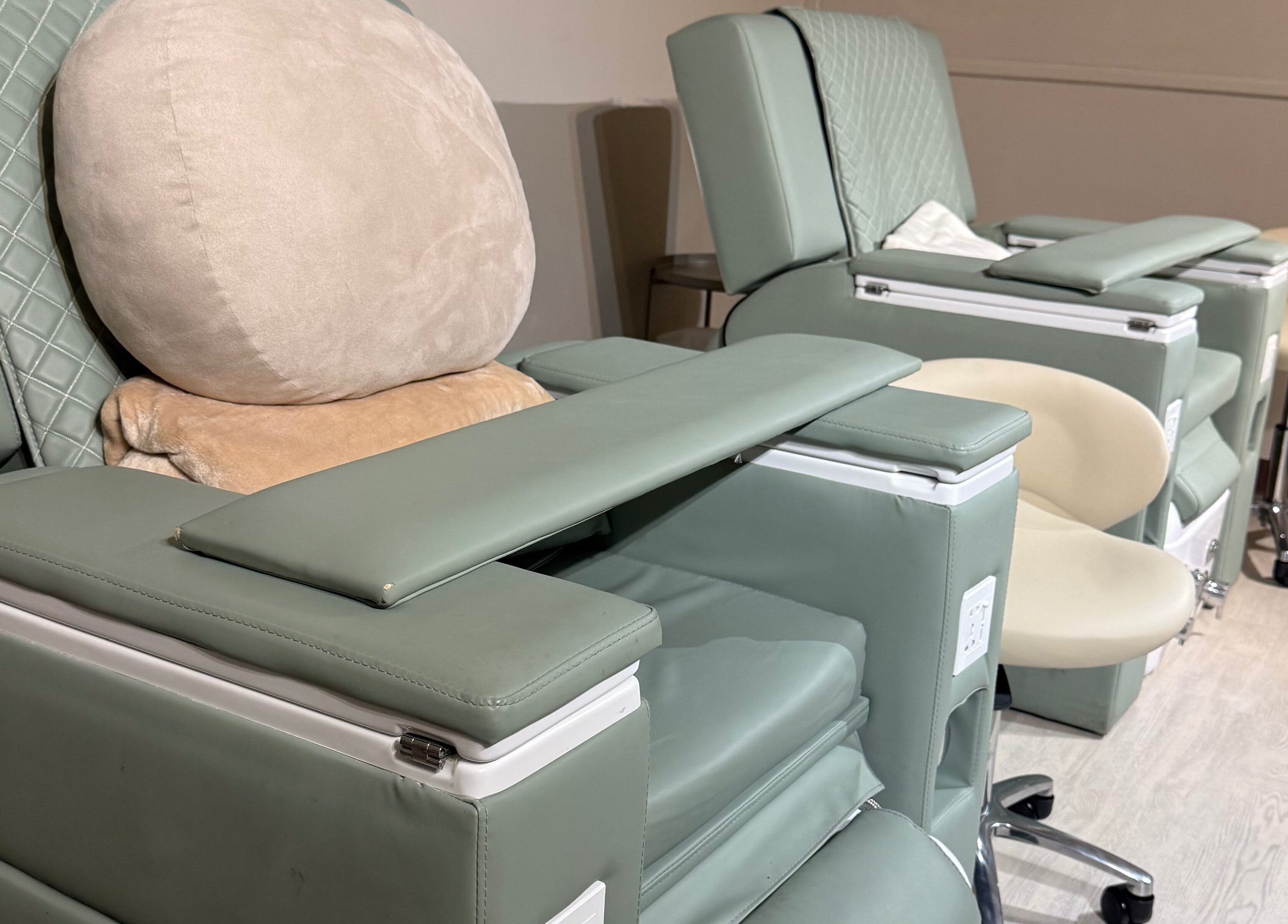 Luxurious spa chairs at Ne-I-Ru, กรุงเทพมหานคร, TH, designed for ultimate comfort and relaxation.