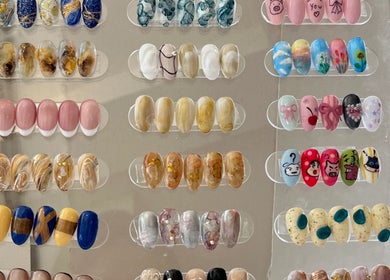 Ne-I-Ru nail art display in กรุงเทพมหานคร, กรุงเทพมหานคร, TH showcasing diverse artistic designs.
