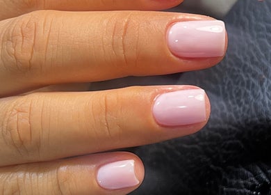 Manicura rosada suave en Sharon Studio Nails, Miraflores, Provincia De Lima, PE.