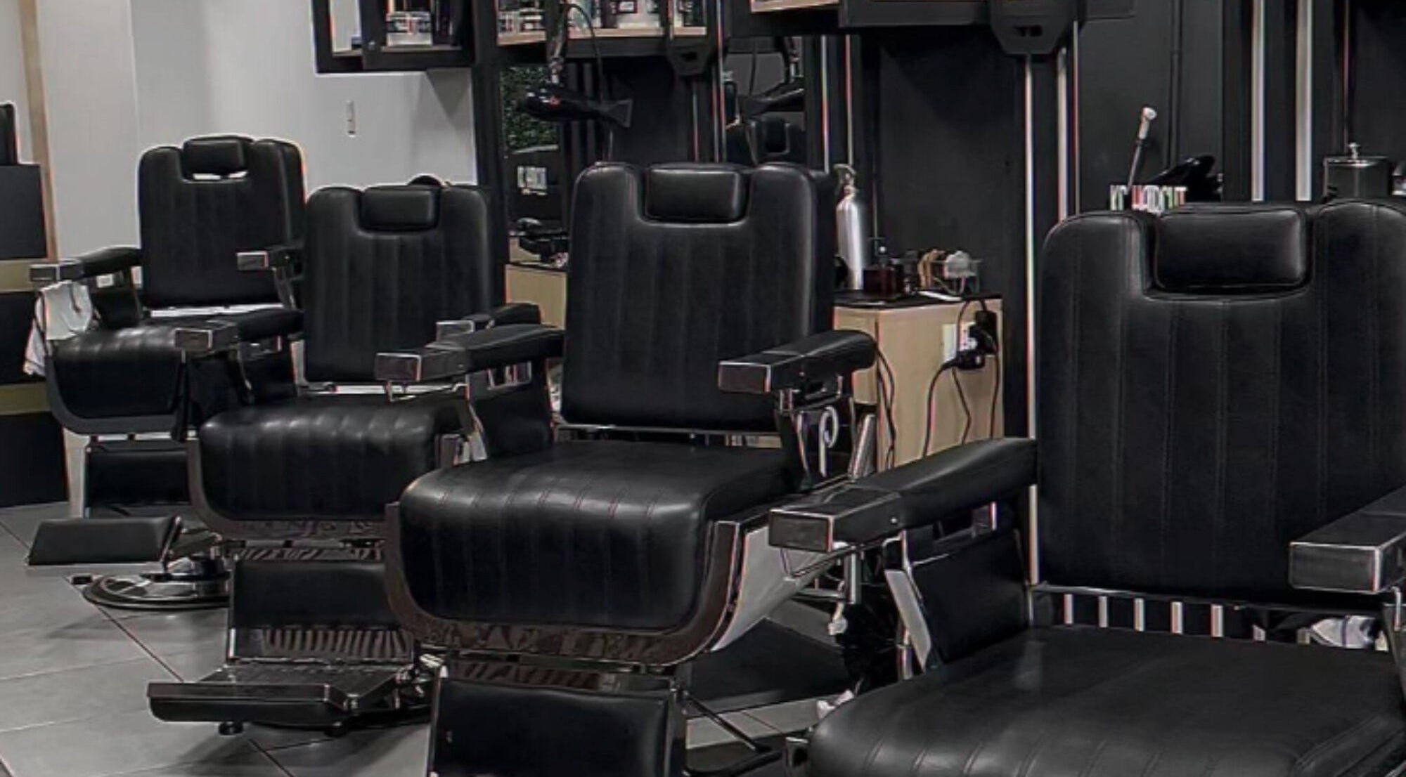 Sillas de alta gama en Kc Haircut, Tegucigalpa, Departamento De Francisco Morazán, HN, perfectas para barbería.