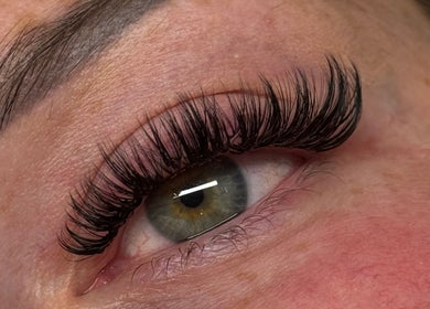 Close-up of styled eyelashes at BEREZA studio, Waalwijk, Noord-brabant, NL, showcasing expert lash work.