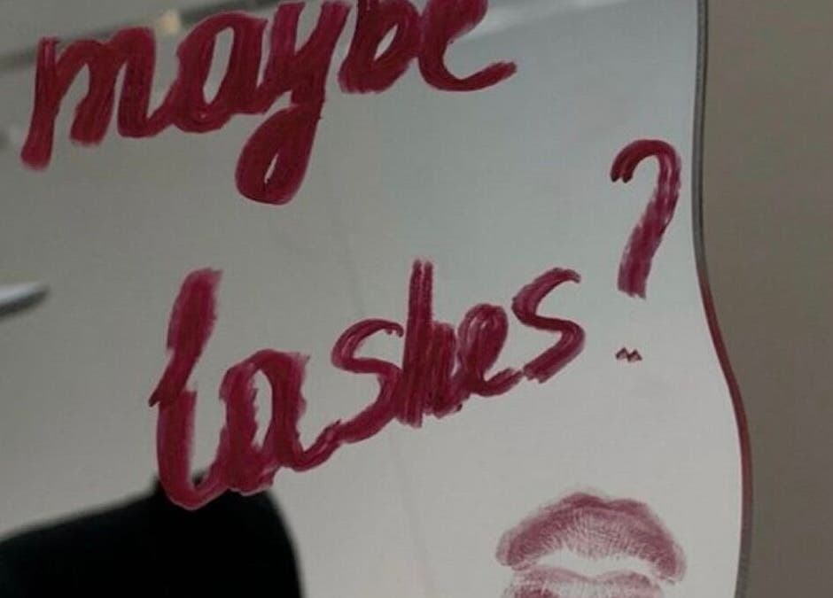 Lipstick handwriting on mirror at BEREZA studio, Waalwijk, Noord-brabant, NL reads 'maybe lashes?'