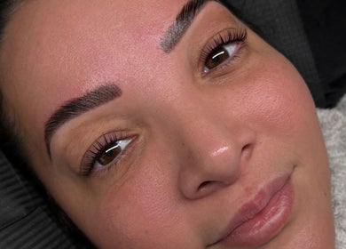 Perfectly shaped brows at Linèa Beauty, Acacia Ridge, Queensland, AU for a stunning makeover.