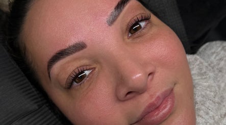 Perfectly shaped brows at Linèa Beauty, Acacia Ridge, Queensland, AU for a stunning makeover.