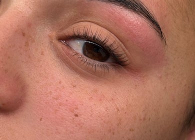 Close-up of a well-groomed eye with natural lashes, showcasing Linèa Beauty in Acacia Ridge, Queensland, AU.