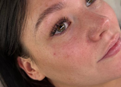 Close-up of eyelash extensions at Linèa Beauty, Acacia Ridge, Queensland, AU showcasing detailed lash artistry.