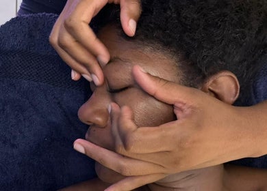 Massage visage à Dousè étwalé, Capesterre-belle-eau, Basse-terre, GP, favorisant détente et bien-être.