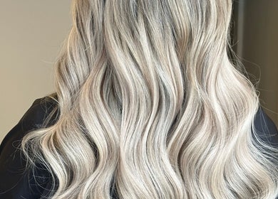 Blonde wavy hairstyle at Colbydoeshair @ Salon Twenty Two, Darlington, England, GB. Perfectly styled hair.