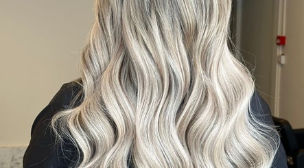 Blonde wavy hairstyle at Colbydoeshair @ Salon Twenty Two, Darlington, England, GB. Perfectly styled hair.