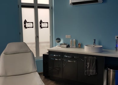 Intérieur moderne de Boudoir Et Soins à Saint-amand-les-eaux, Hauts-de-france, FR.