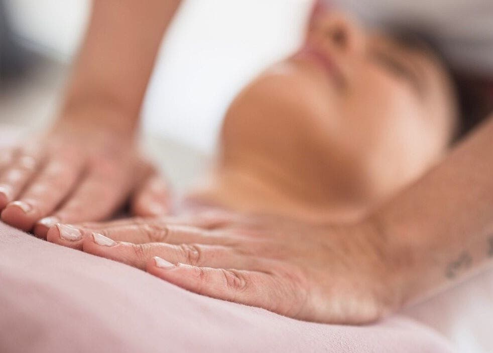 Relaxing massage at Radiance Sculpt & Flow Studio, Gatineau, Québec, CA for ultimate wellness.