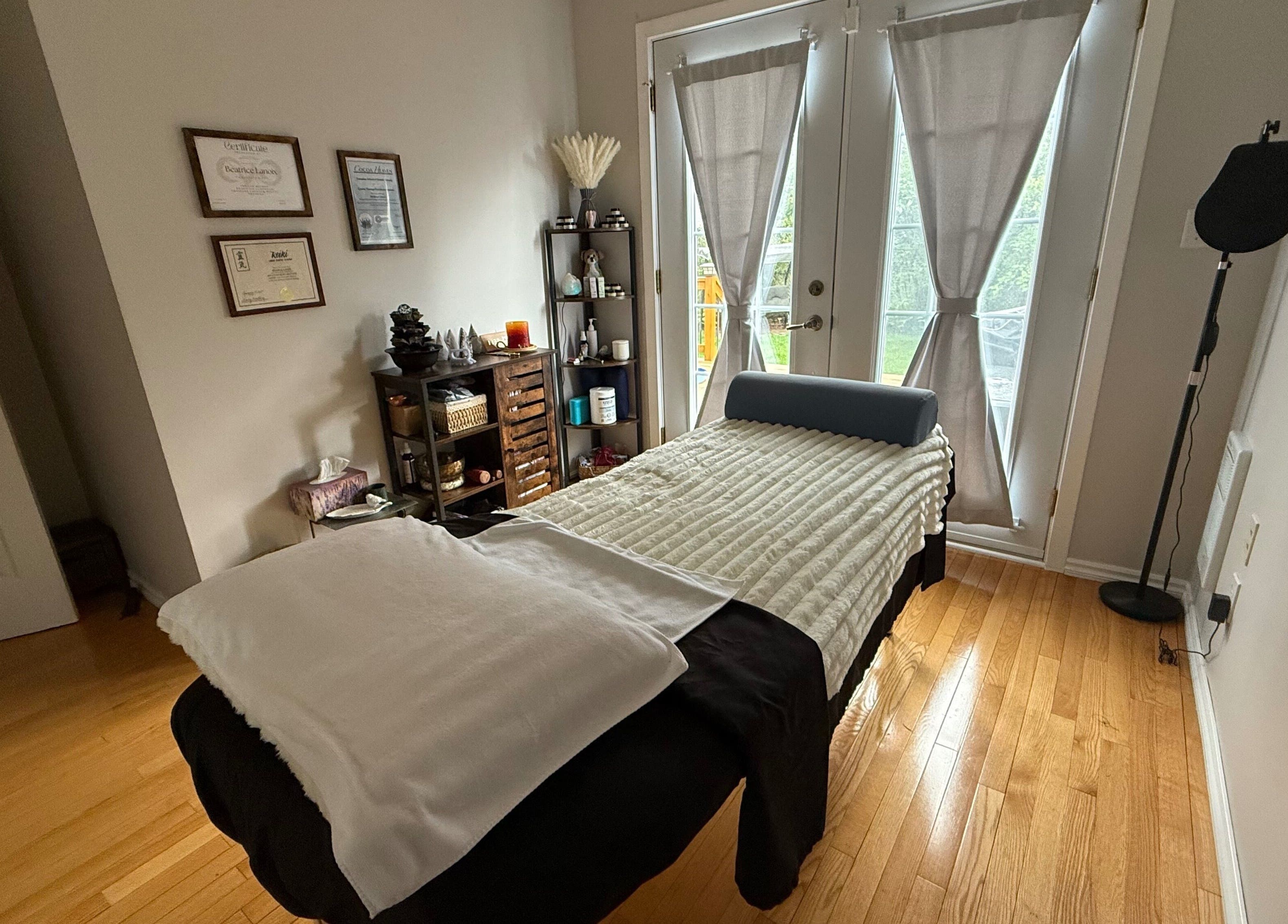 Peaceful treatment room at Radiance Sculpt & Flow Studio, Gatineau, Québec, CA, with cozy massage bed.
