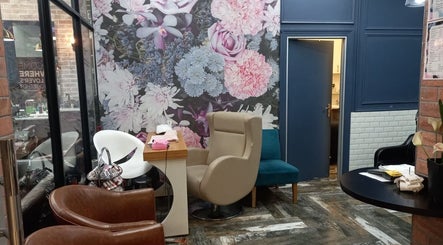 Headlines Beauty Salon
