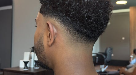Fresh fade haircut at Sage Men's Salon, አዲስ አበባ, አዲስ አበባ, ET. Curly hair styled in modern elegance.