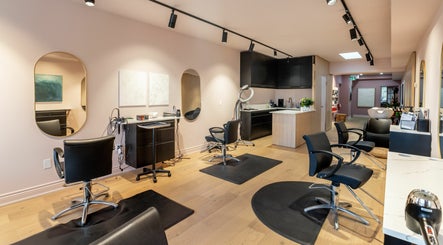 Eleven and Co - A Hair Salon afbeelding 2