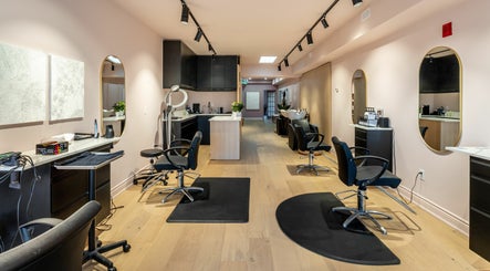 Eleven and Co - A Hair Salon – kuva 3