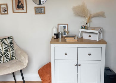 Stylish salon decor with cushioned chair at Nasa Nails, Craigavon, Northern Ireland, GB.