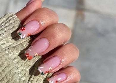 Elegant floral nail art at Nasa Nails, Craigavon, Northern Ireland, GB. Perfectly crafted manicures.