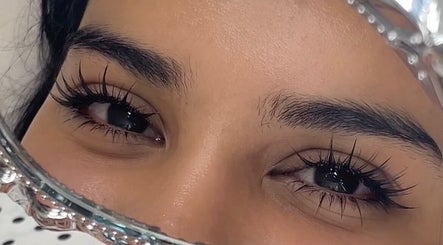 Nana Beauty Lash