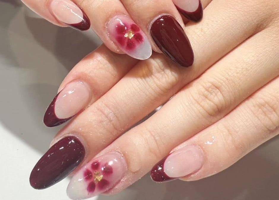 Stylish nail art with floral design at Scarlett Nails Studio, Dee Why, New South Wales, AU.