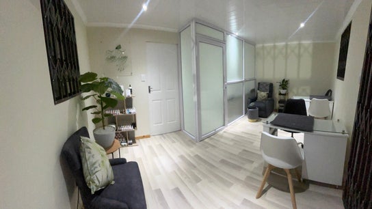 Ziwe Ziswe Nail Bar