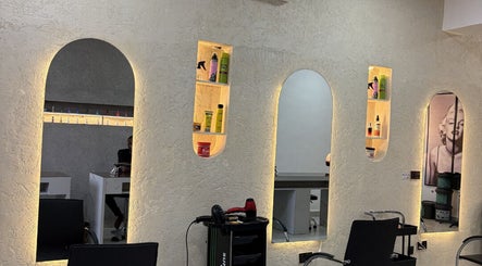 Lunaura Spa and Salon image 2
