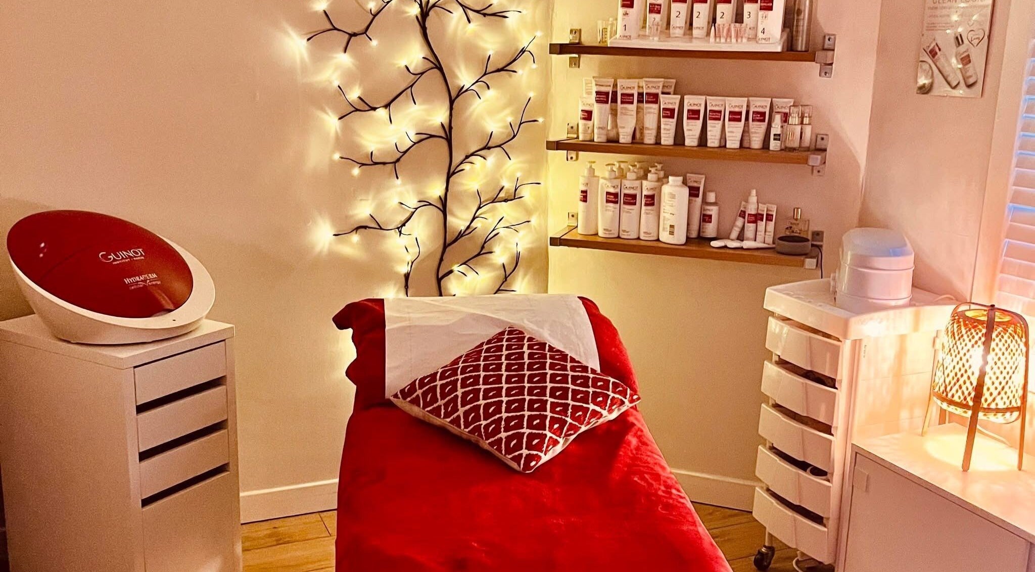 Cozy treatment room at Heather Rafferty Skin & Beauty Therapy, Edinburgh, Scotland, GB, with soft lighting.