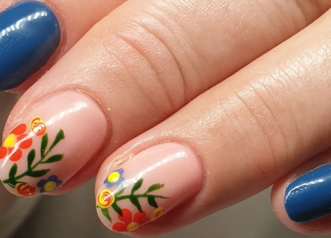 Close-up of floral nail art at Nail Divas, Newport, Wales, GB showcasing vibrant and intricate design.