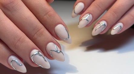 Moonoo Nail image 3