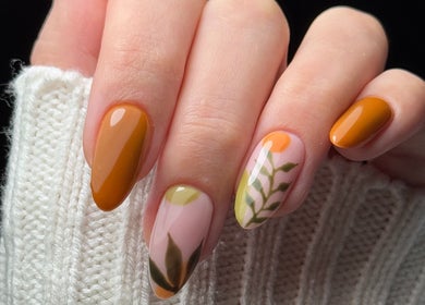 Stylish autumn leaf nail art at Lilac Nails | Ongles de Lilas, Montréal, Québec, CA.