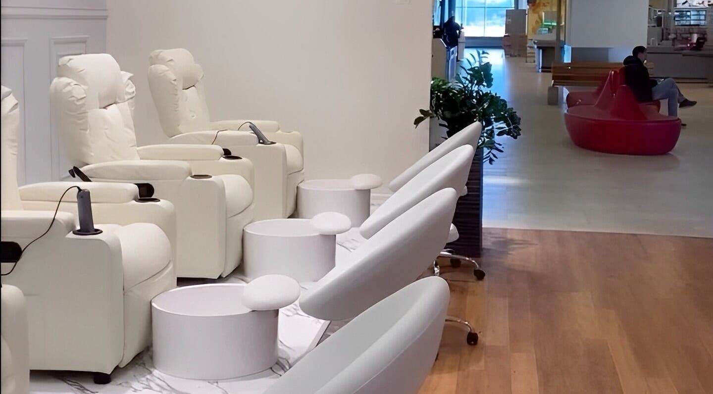 Komfortable Behandlungsstühle im M Nails Säntispark, Abtwil, Sankt Gallen, CH, bieten Entspannung pur.