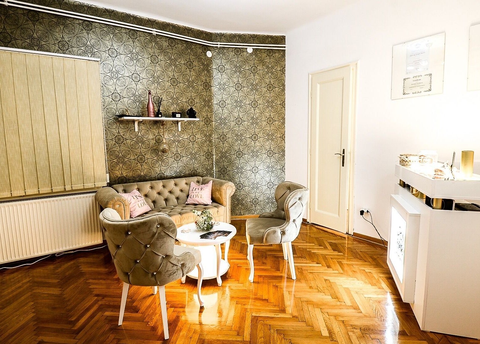 Elegant lounge at Moon Energy, Beograd, RS, featuring plush seating and chic decor.