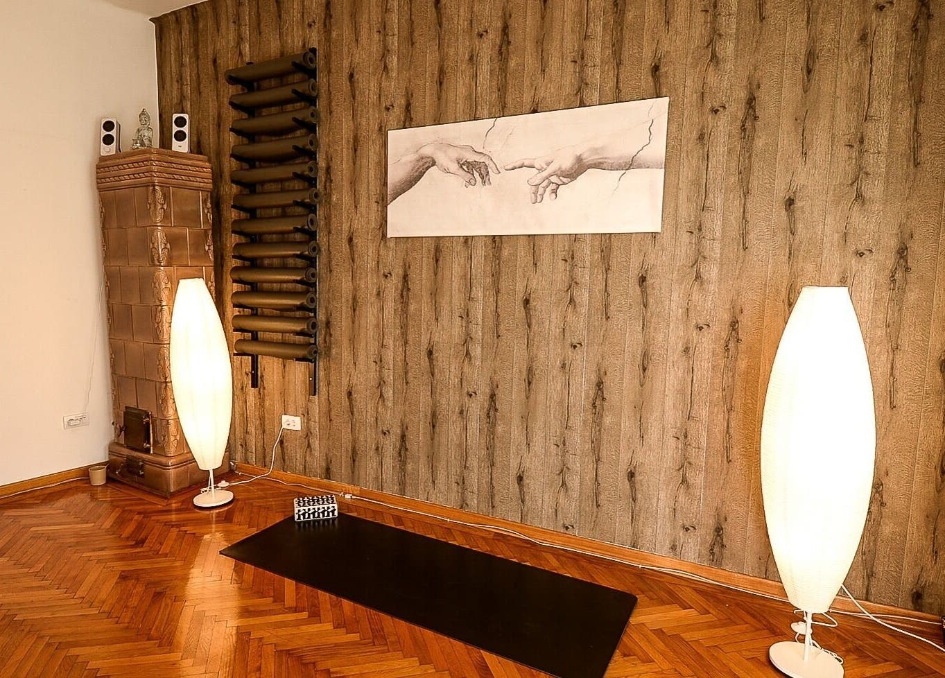 Peaceful wellness room at Moon Energy, Beograd, RS, featuring yoga mats and ambient lighting.