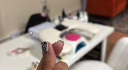 Close-up of stylish leopard nail art at Pamira Nails, London, England, GB.