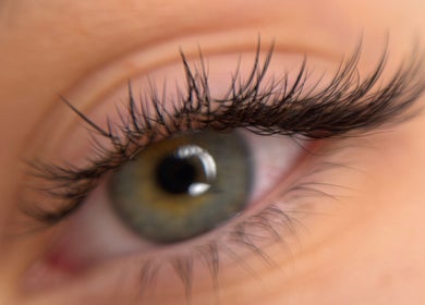 Zbliżenie na rzęsy z Ansty Lashes Przedłużanie rzęs Eyelash w Warszawie, Województwo Mazowieckie, PL.